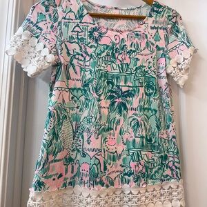 Lilly Pulitzer Green and White Graphic Short Sleeve Blouse